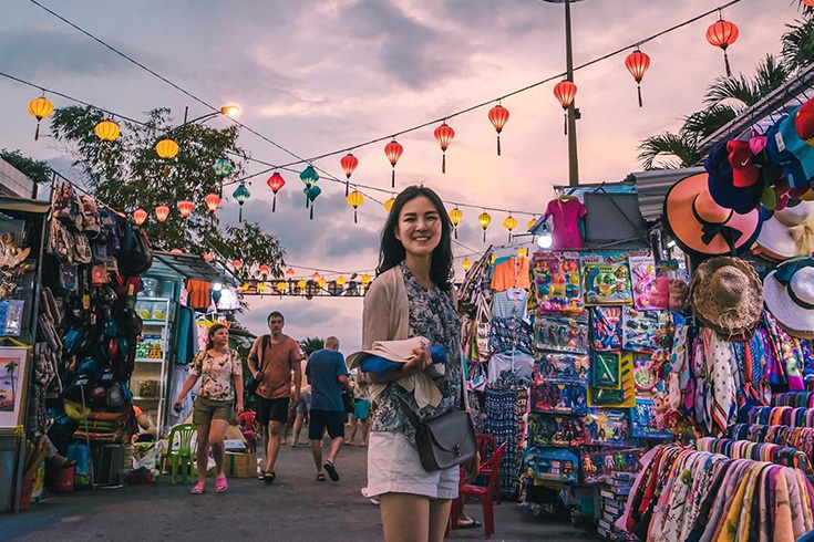 8 Best Markets in Vietnam | Famous Floating, Local, Night Markets (Map)