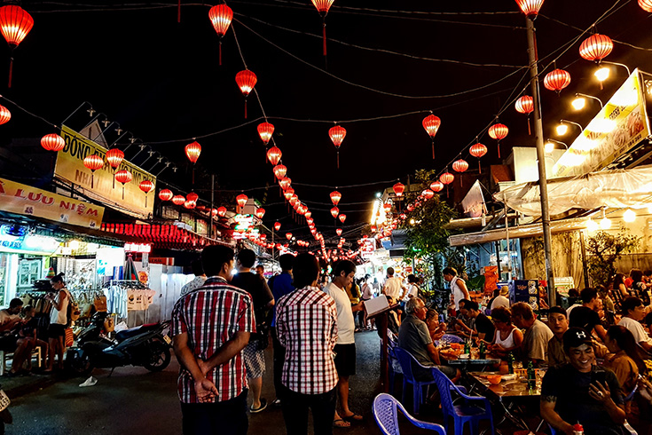 8 Best Markets in Vietnam | Famous Floating, Local, Night Markets (Map)