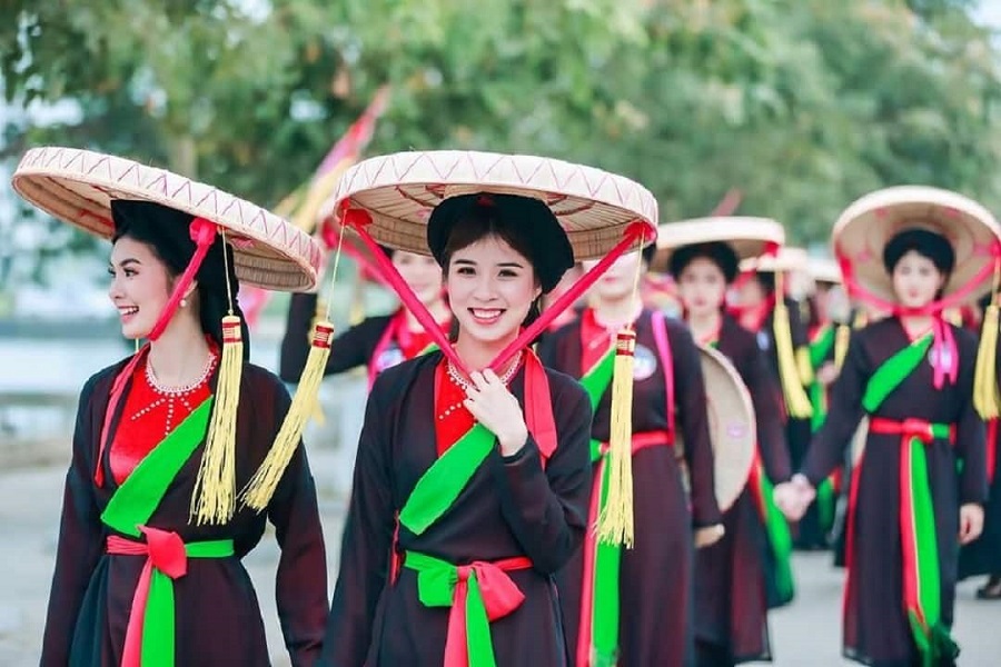 Ao Dai Student Exchange