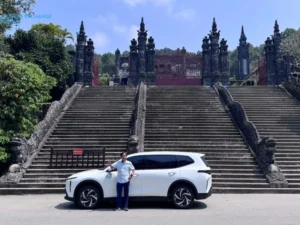 Laguna Lang Co To Hue By Private Car Transfer - Student Exchange