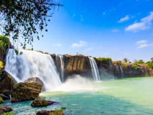 Ho Chi Minh to Buon Ma Thuot by private car- Vietnam Student Exchange Travel