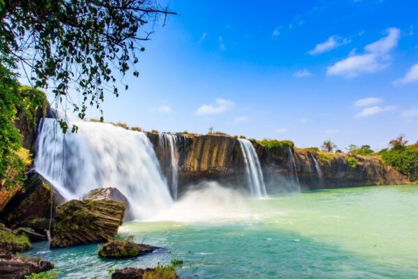 Ho Chi Minh to Buon Ma Thuot by private car- Vietnam Student Exchange Travel