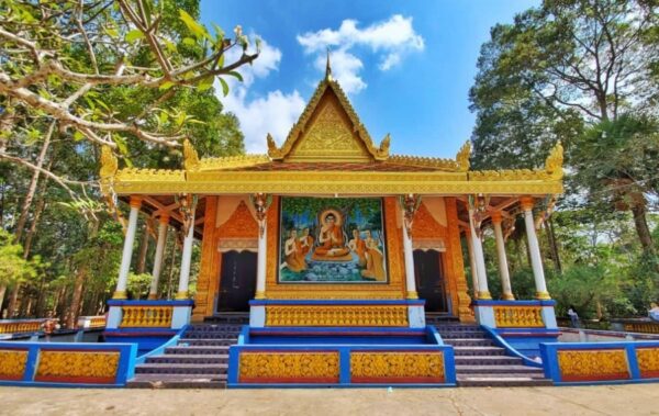 Ho Chi Minh to Soc Trang by private car- Vietnam Student Exchange Travel