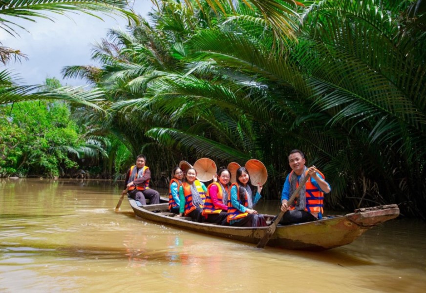 Ho Chi Minh to Ben Tre by private car- Vietnam Student Exchange Travel