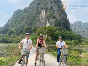 Cao Bang To Ninh Binh Private Car - Student Exchange