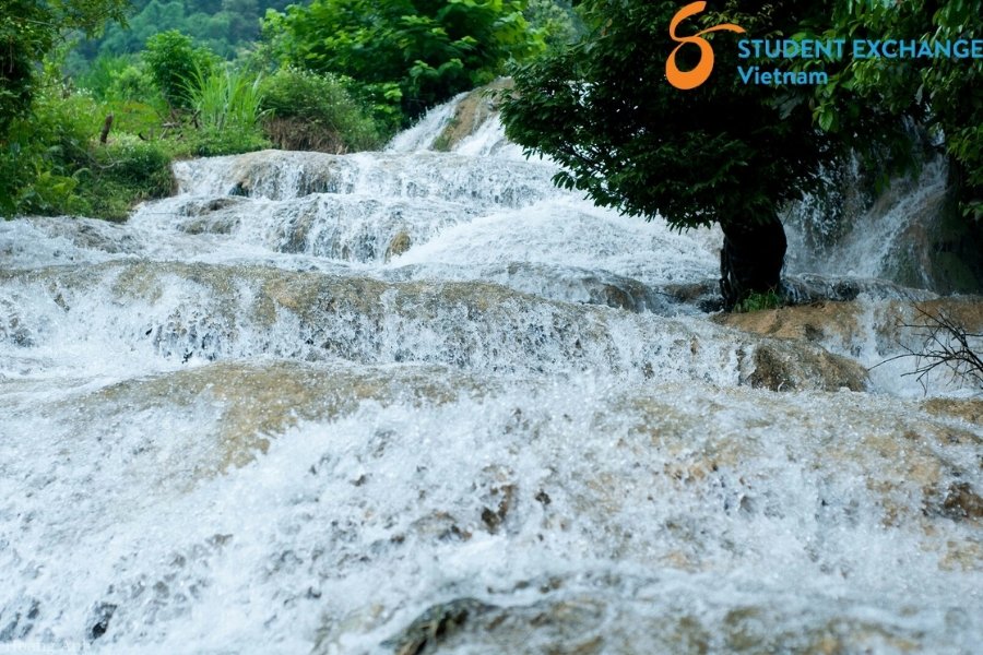 Ninh Binh To Pu Luong By Car - Student Exchange